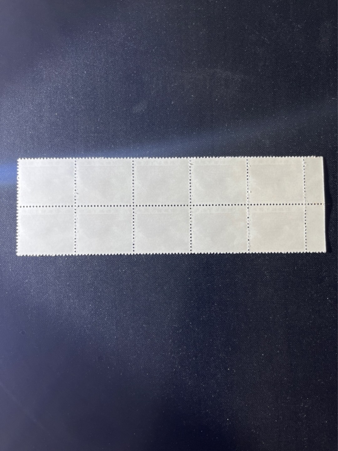 洪涛臻品 精选邮票限时拍卖第二十六期 普无号 天安门红太阳  上数字  边纸10连一组，版撕嘎嘎绝，收藏级品相，集邮册中不可或缺的一组。全品可评级，喜欢不要错过