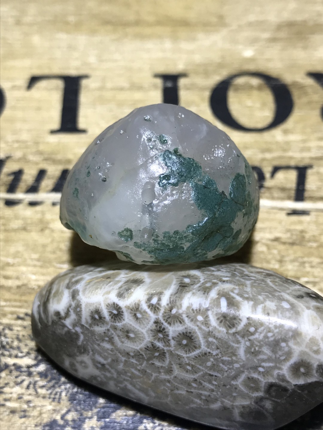 天然戈壁阿拉善麻皮玛瑙原石大吊坠一个，