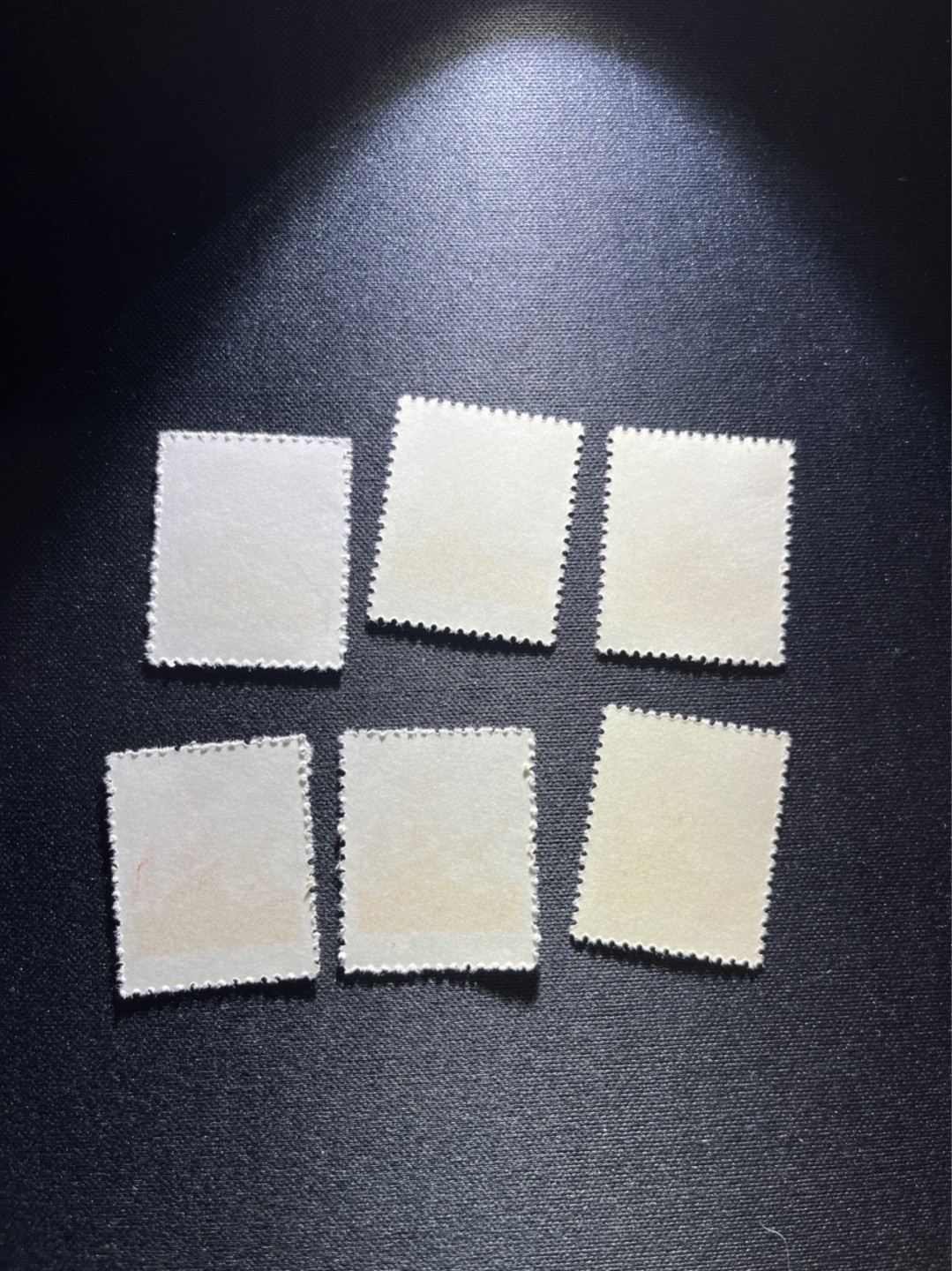 洪涛臻品 精选邮票限时拍卖第二十六期 普无号  5分拖拉机手，6枚一组，收藏级品相一组，版撕嘎嘎绝，非常漂亮，集邮册中必不可少的一组，版撕精品小票，多多益善，价值洼地，全品可评级，所有拍品包过灯，注意捡漏