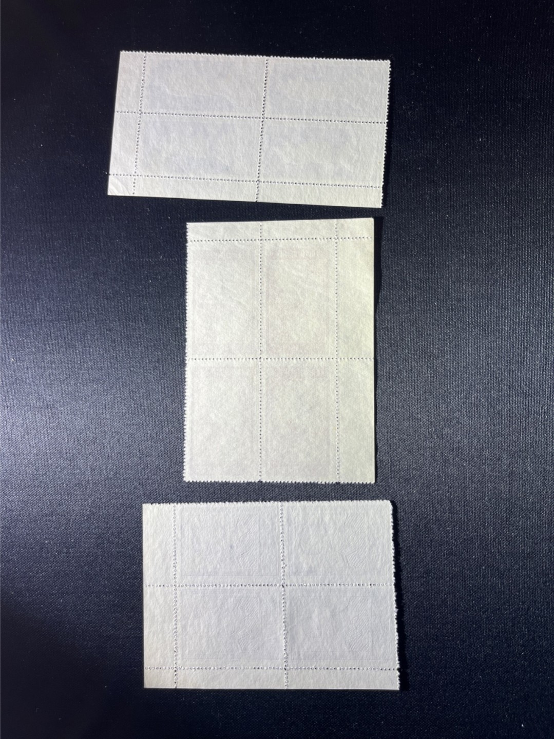 洪涛臻品 精选邮票限时拍卖第二十六期 纪27斯大林版撕全品方连一组，3-2左上角一枚有一个黄点，别无毛病，喜欢的老板不要错过