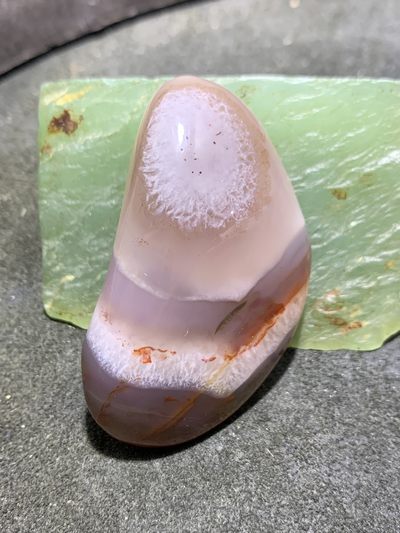 精美冰飘紫罗兰冻料天眼战国红玛瑙原石把件一个， - 精美冰飘紫罗兰冻料天眼战国红玛瑙原石把件一个，
