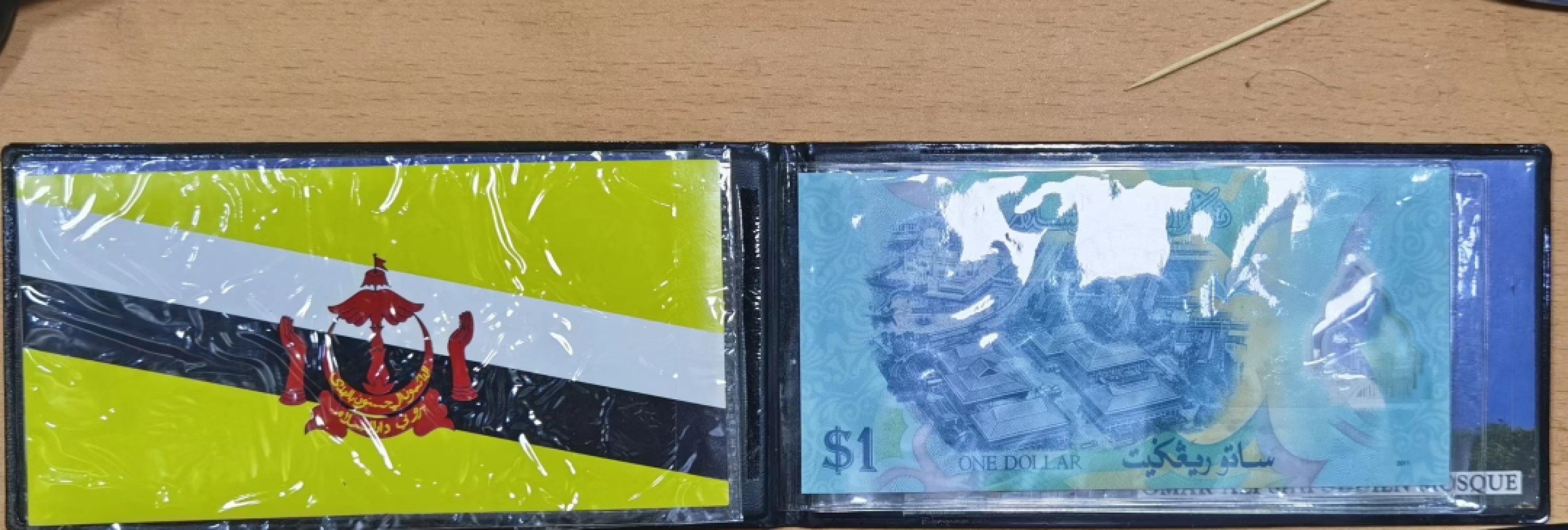 北京马甸外国币专卖微拍第八十四期，外国非贵金属流通币，纪念币专场，加中国近年邮票若干，陆续上新，欢迎关注 文莱塑钞十套币旅游纪念册
