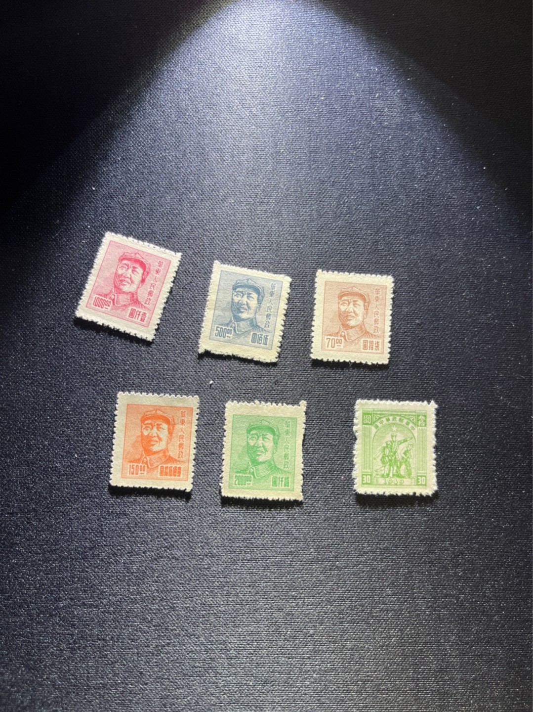 洪涛臻品 精选邮票限时拍卖第二十七期 解放区主席像票一组，5枚一组，1枚区票，共6枚，上品，品相不错，热门人气小票，喜欢不要错过