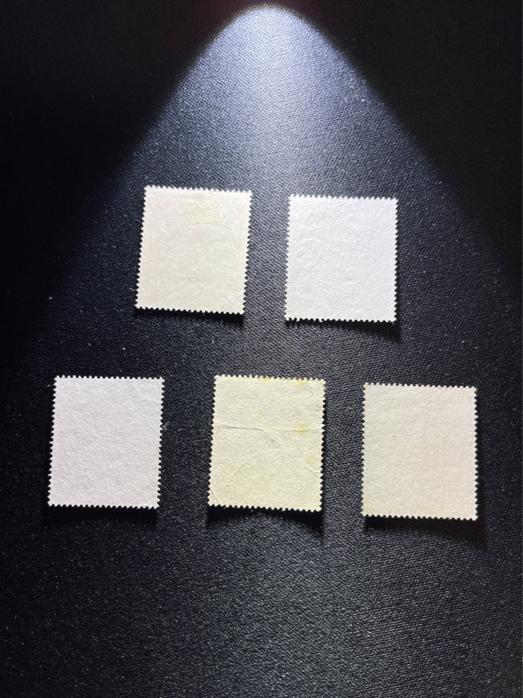 洪涛臻品 精选邮票限时拍卖第二十七期 经典热门品种 ✦伊丽莎白二世邮票✦ 非常受欢迎的邮票，品相自定，来之不易，数量有限，注意捡漏