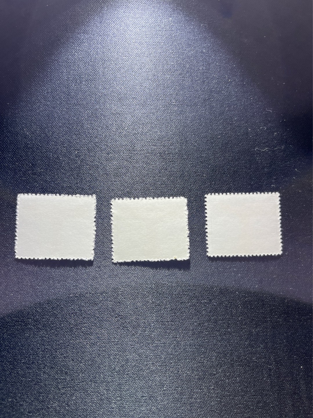 洪涛臻品 精选邮票限时拍卖第二十七期 普无号  8分纪念碑，3枚一组，收藏级品相一组，版撕嘎嘎绝，非常漂亮，集邮册中必不可少的一组，版撕精品小票，多多益善，价值洼地，全品可评级，所有拍品包过灯，注意捡漏