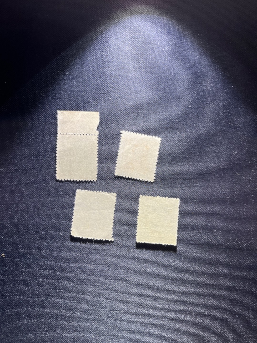 洪涛臻品 精选邮票限时拍卖第二十八期 解放区主席像邮票，非常热门的区票，3种不同面值外加 1枚新中国邮票改6，上品，年代久远，喜欢的不要错过。