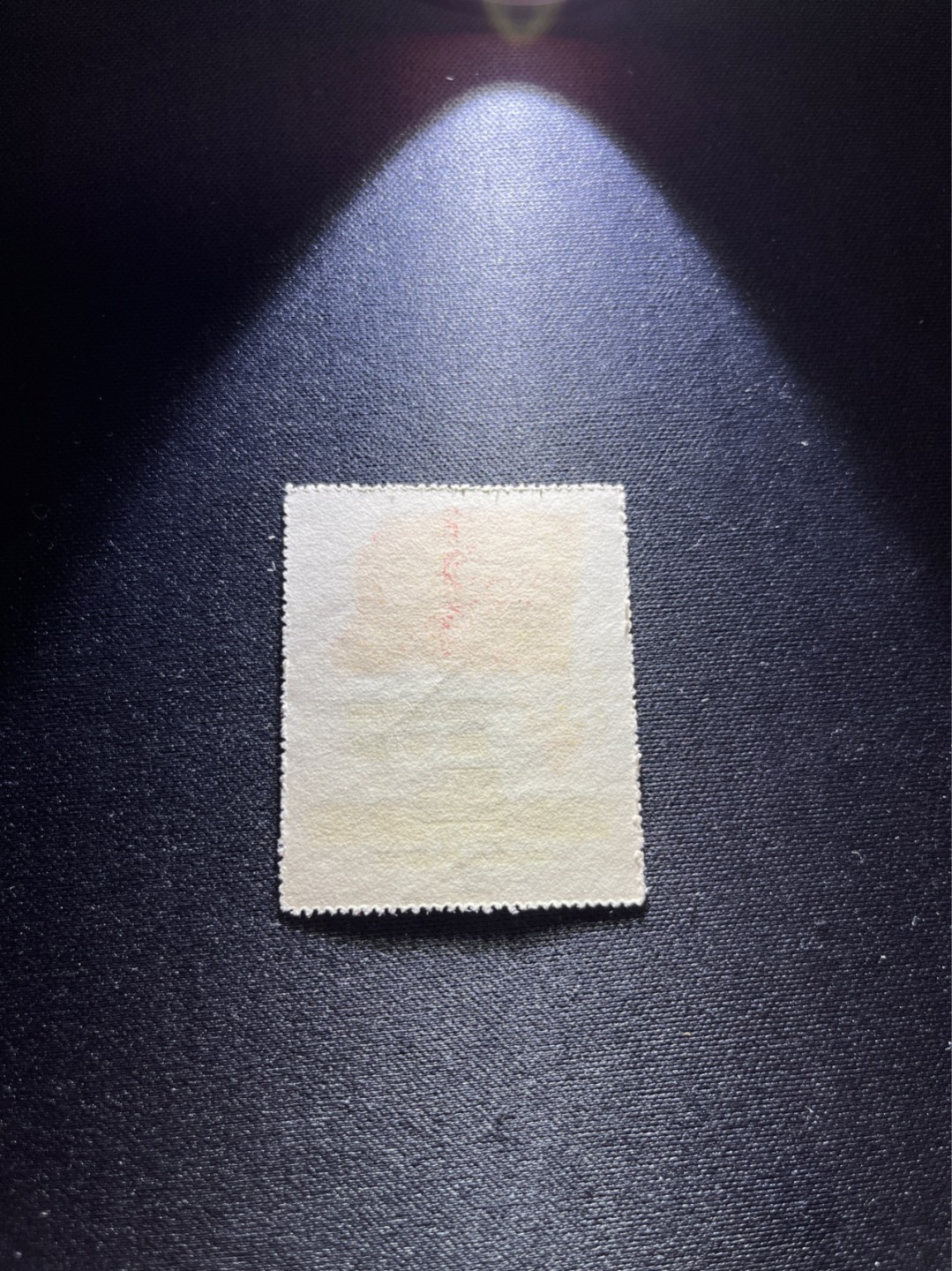 洪涛臻品 精选邮票限时拍卖第二十八期 纪6东贴  5-3新 超大票幅， 背面带出厂时的粘印红色，几乎 全品。新中国第一套国旗邮票，五星红旗第一次作为主图出现在邮票上。