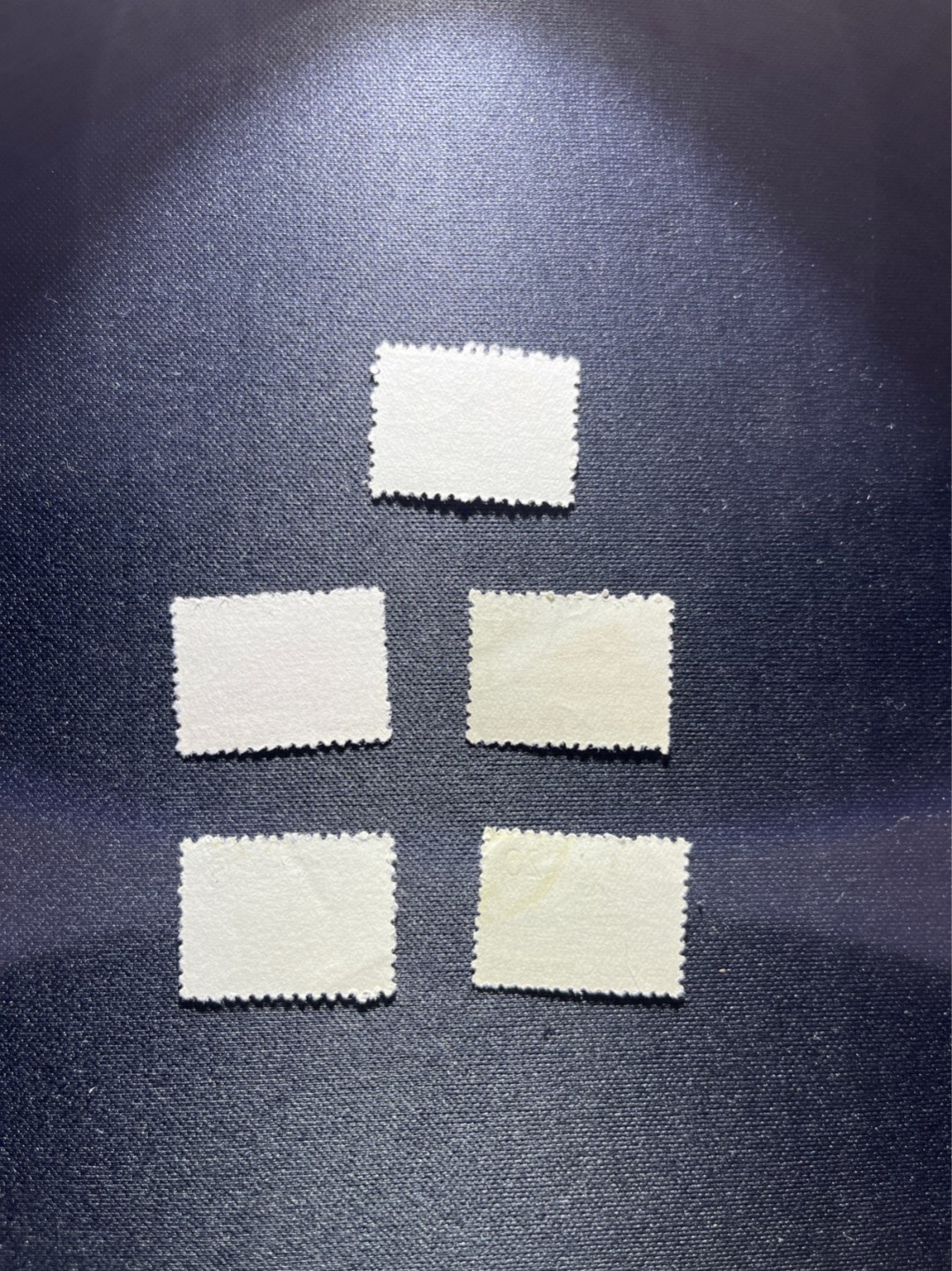 洪涛臻品 精选邮票限时拍卖第二十八期 普11革命圣地 盖销顺戳一组  5枚几乎全品。 雕刻版漂亮，从5分到20分，很精美，印刷成本很高，由于模板磨损，后期印刷的有铭记露白，随手取票未细分，买家可以自行研究捡漏。