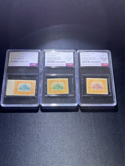洪涛臻品 精选邮票限时拍卖第二十八期 - 宣统登基全套新  ASG85分，OG，撕大块送评，105号最新出的极严评高配版85分，状态极佳，可以砸壳博90分。 清代宣统邮票发行量仅100万套，历时久远，战乱动荡与自然条件的变迁后，留存至今带有原胶的已经且无贴的已经寥寥无几，这其中能评到85分属于百里挑一的品相。 评级资源枯竭，随时大涨，注意捡漏