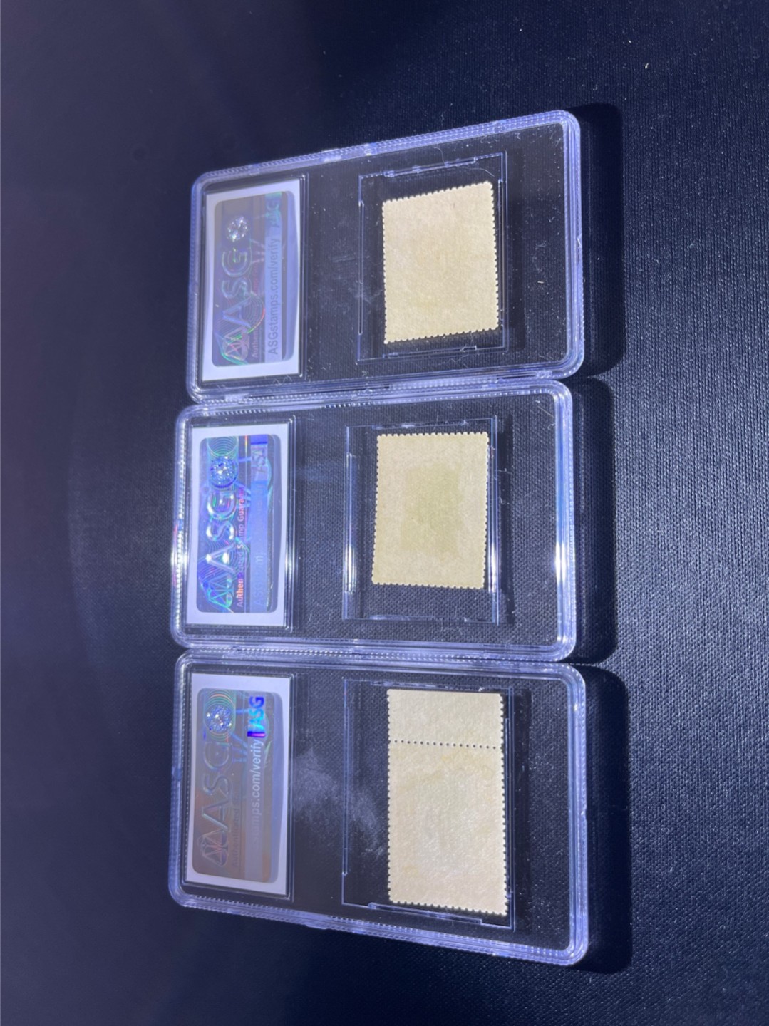 洪涛臻品 精选邮票限时拍卖第二十八期 宣统登基全套新  ASG85分，OG，撕大块送评，105号最新出的极严评高配版85分，状态极佳，可以砸壳博90分。 清代宣统邮票发行量仅100万套，历时久远，战乱动荡与自然条件的变迁后，留存至今带有原胶的已经且无贴的已经寥寥无几，这其中能评到85分属于百里挑一的品相。 评级资源枯竭，随时大涨，注意捡漏