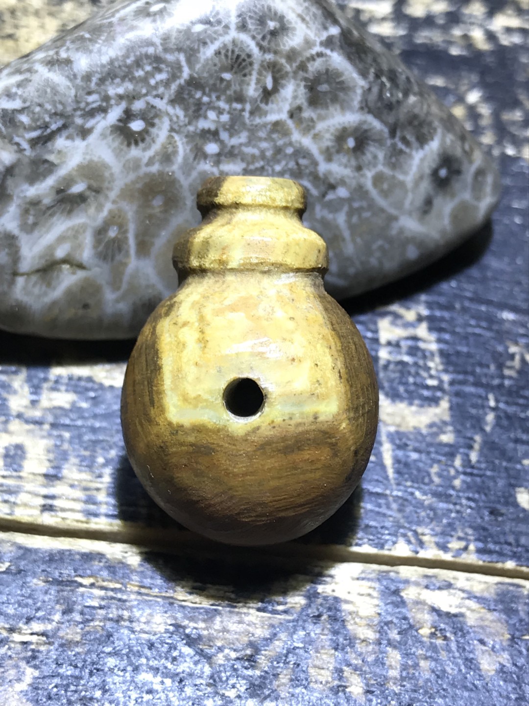 精美天然天眼九眼页岩天珠佛头三通一个！