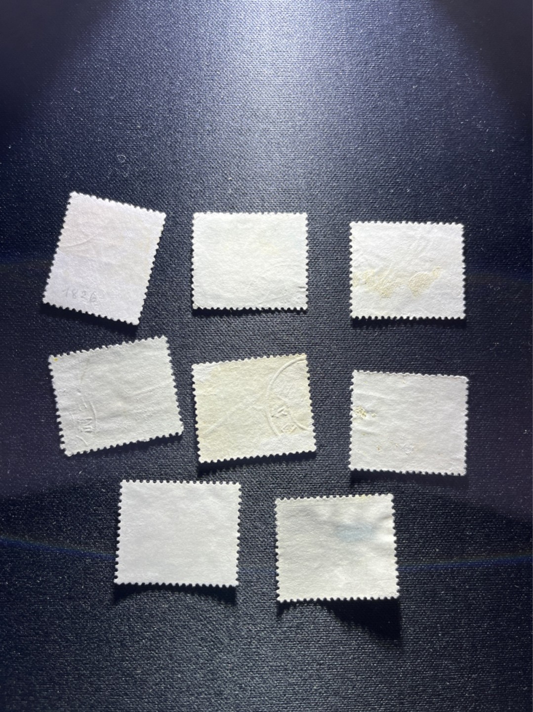 洪涛臻品 精选邮票限时拍卖第二十八期 普14 革命圣地 盖销信销一组8枚。普14是第一套大量投入使用的彩色印刷的新中国普票，在普票的印刷史上，有里程碑的意义。 普14旧票20分以上都是筋票，尤其是52分，43分，每枚旧票都要几十元。 普14的3分带背胶组外邮票，是新中国第一枚带背胶的普票。随手取票未细分，买家可以自行研究捡漏。