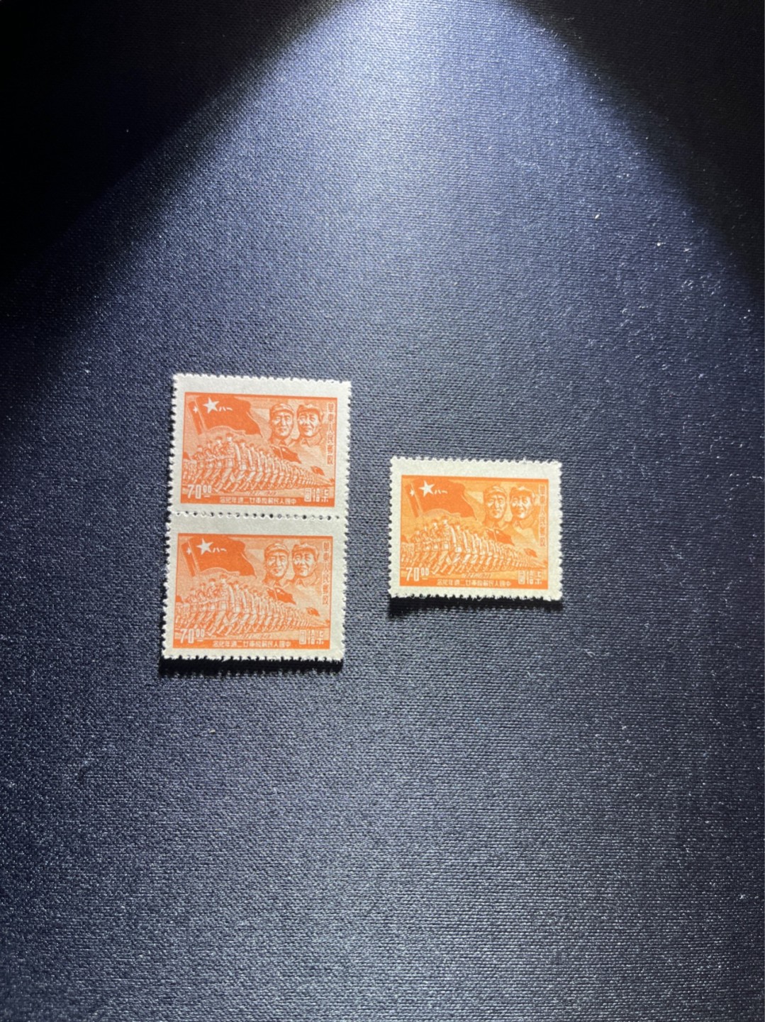 洪涛臻品 精选邮票限时拍卖第二十八期 1949年发行的进军图邮票 70元面值，3枚一组，全品，进军图纸张薄，多数都有折痕，一版进军图撕的零七八碎也找不出十几二十张可以评级的全品。无折痕的全品必须收藏一组，注意捡漏，全品可评级