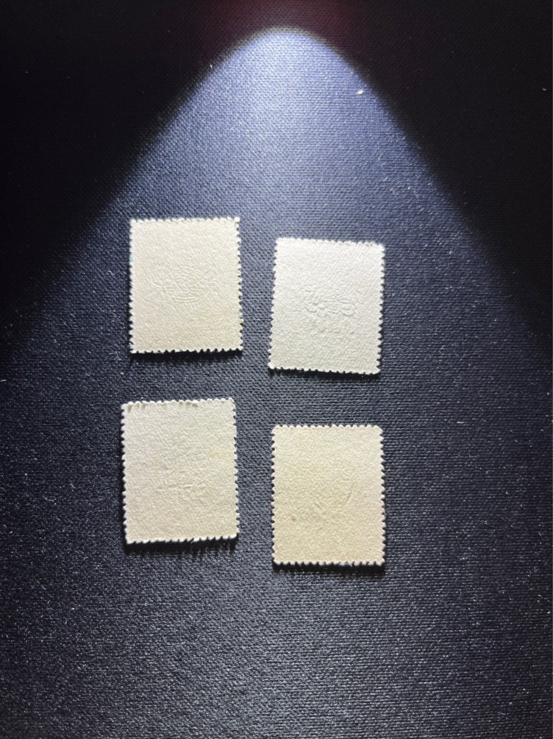 洪涛臻品 精选邮票限时拍卖第二十九期 特30剪纸 盖销全套 ，全品。（参考：无铭边新裸票今年成交过1892元）。全网及邮票市场裸票资源枯竭，大多数全品都已送去评级，尤其是全品老纪特十分难寻，把握机会！