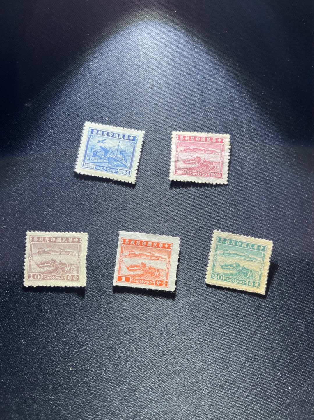 洪涛臻品 精选邮票限时拍卖第二十九期 民国早期雕刻版印花税票5枚新。后期加盖为繁多金圆及昂贵银元邮票的基础底票。