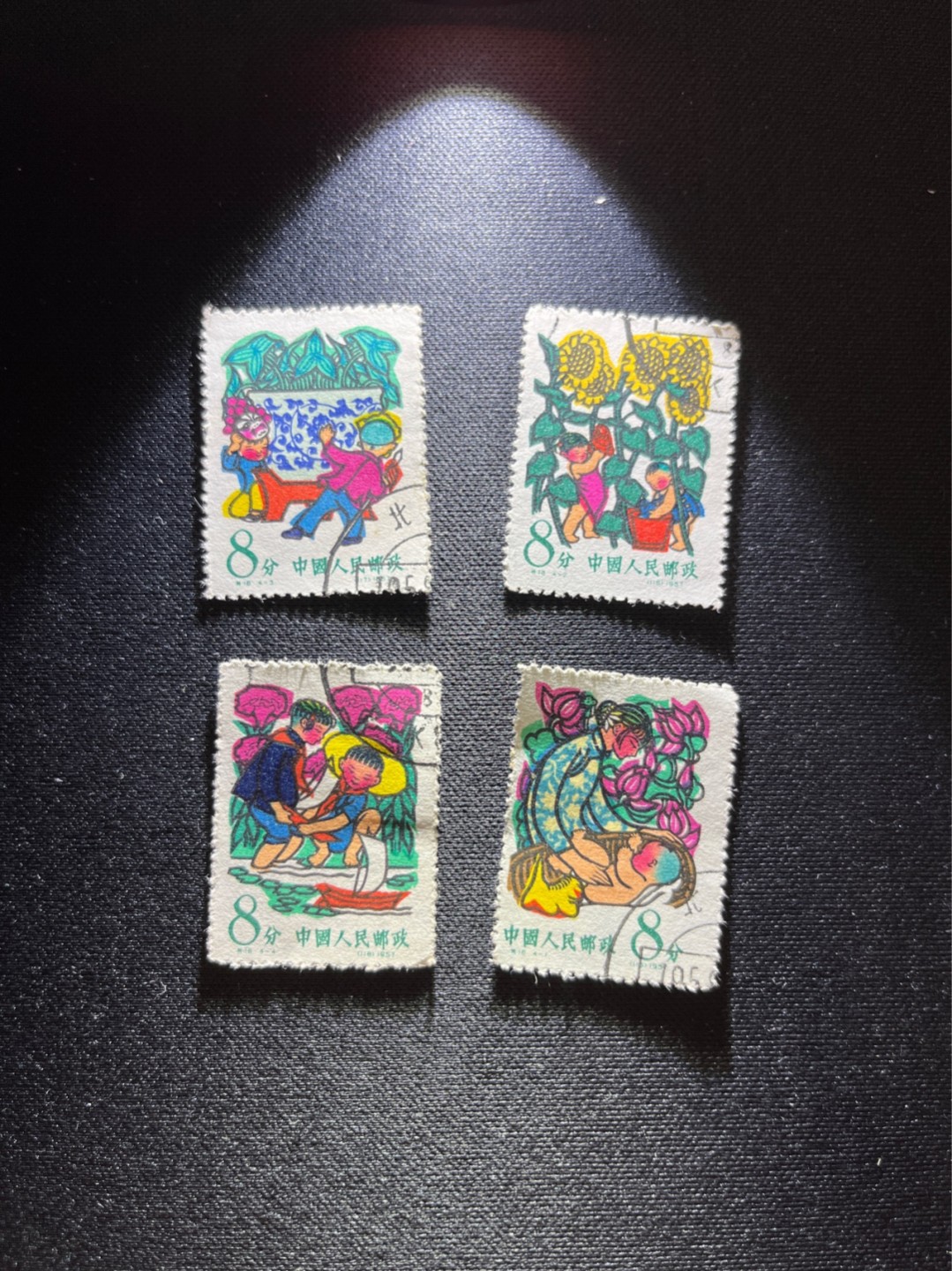 洪涛臻品 精选邮票限时拍卖第二十九期 特18儿童盖销  上品 精品草纸票（参考：目前他人在售钢戳盖销130元，见图3。无铭边新裸票今年成交过3025元）。背面有出厂即有的透色，属于该票的正常现象。软折，会处理的分分钟搞定。