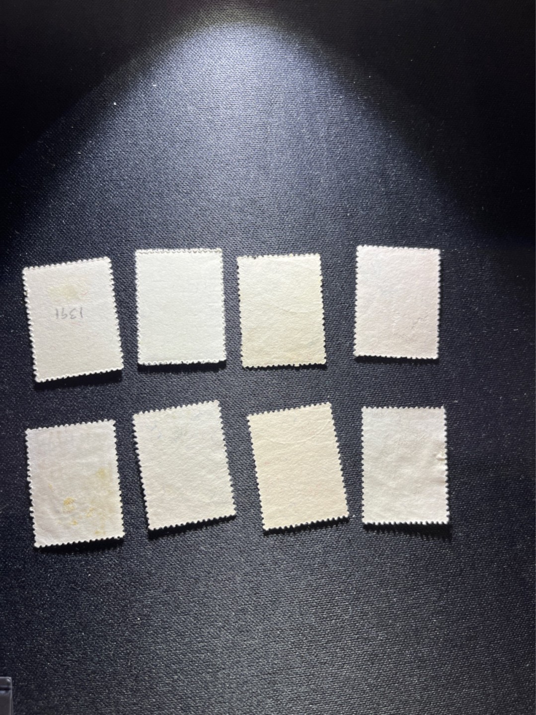 洪涛臻品 精选邮票限时拍卖第二十九期 偏远省份，新票及信销邮票。福建金门莒光楼，麒麟阁三层式建筑，用以表彰金门军人的英勇事迹，弘扬勿忘在莒 (出自《吕氏春秋·直谏》) 的精神，是金门的象征。1958年解放军炮轰金门的地方，现在大陆民间无人机到处飞的金门岛，位于福建厦门湾，距离厦门约10公里。 