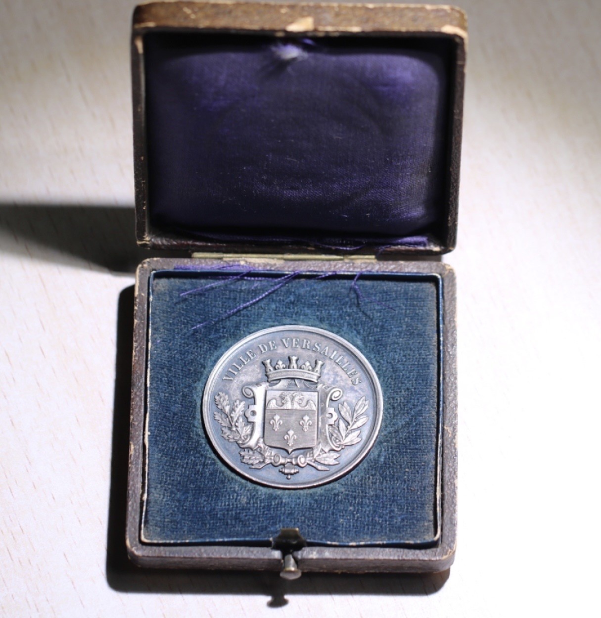 大猫徽章拍卖第202期  法国音乐学院银章 1885年原盒 