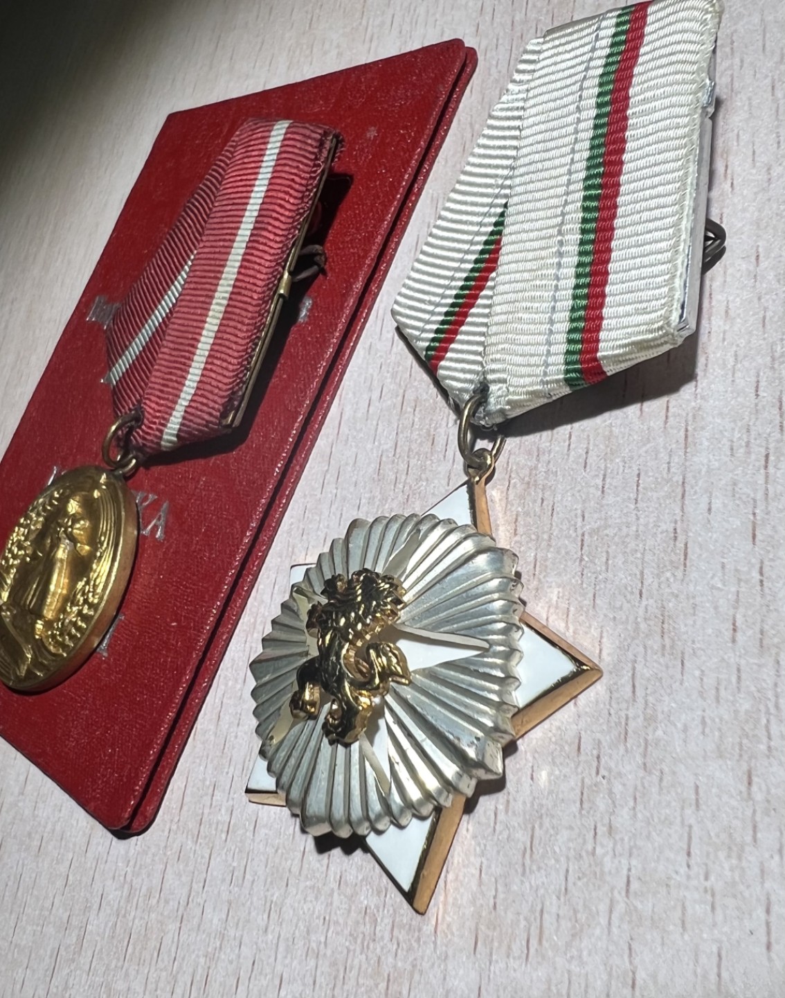 大猫徽章拍卖第202期  保加利亚战功奖章带证 二级民事功勋勋章