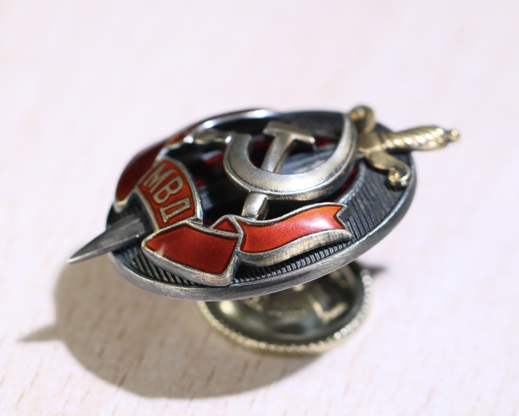 大猫徽章拍卖第202期  苏联 内务部荣誉工作者证章 银质好品