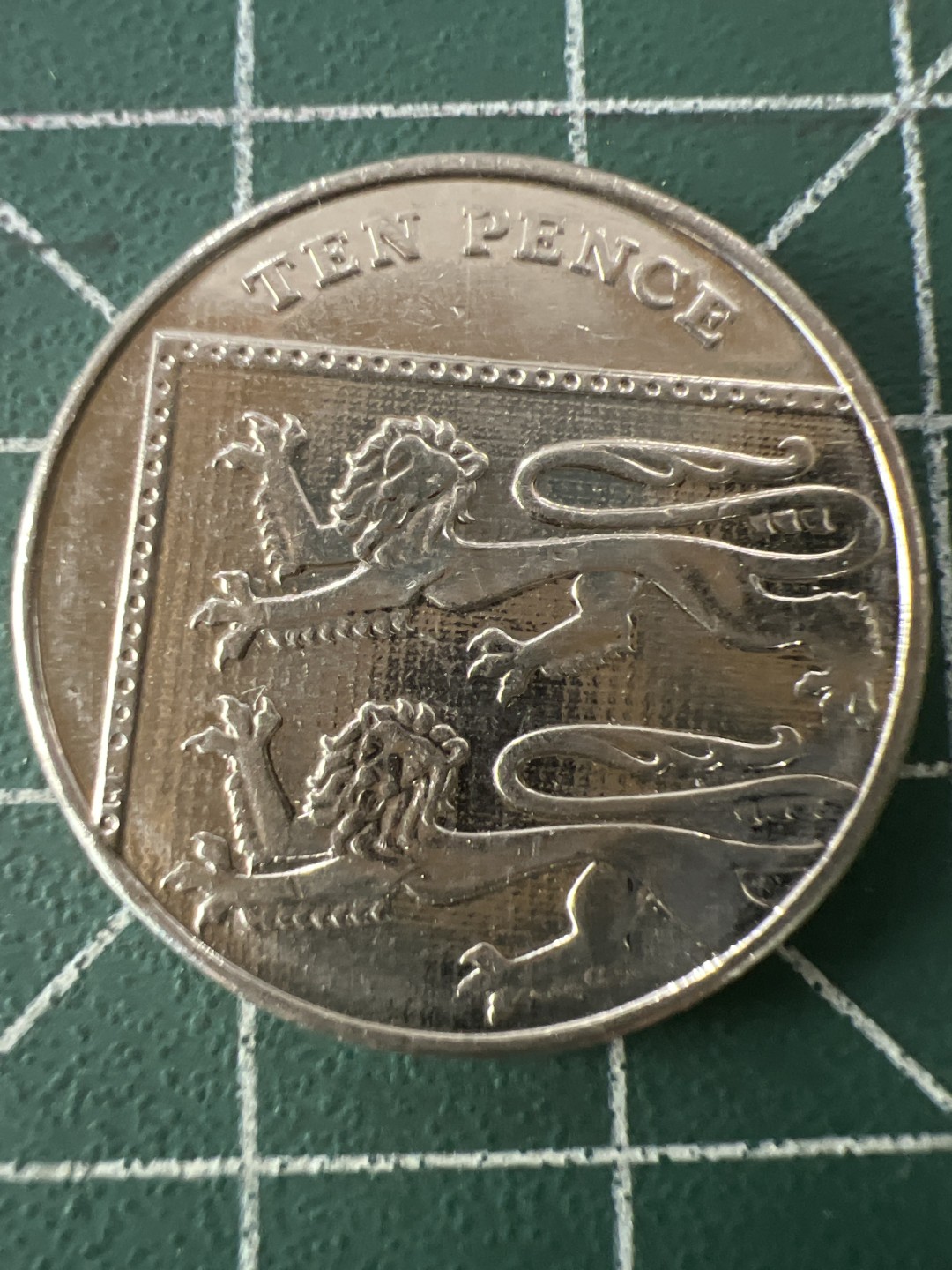 泡泡堂第九十期  世界硬币专场（无押金，无佣金，捡漏，全场20包邮，偏远地区除外） 英国盾牌十便士