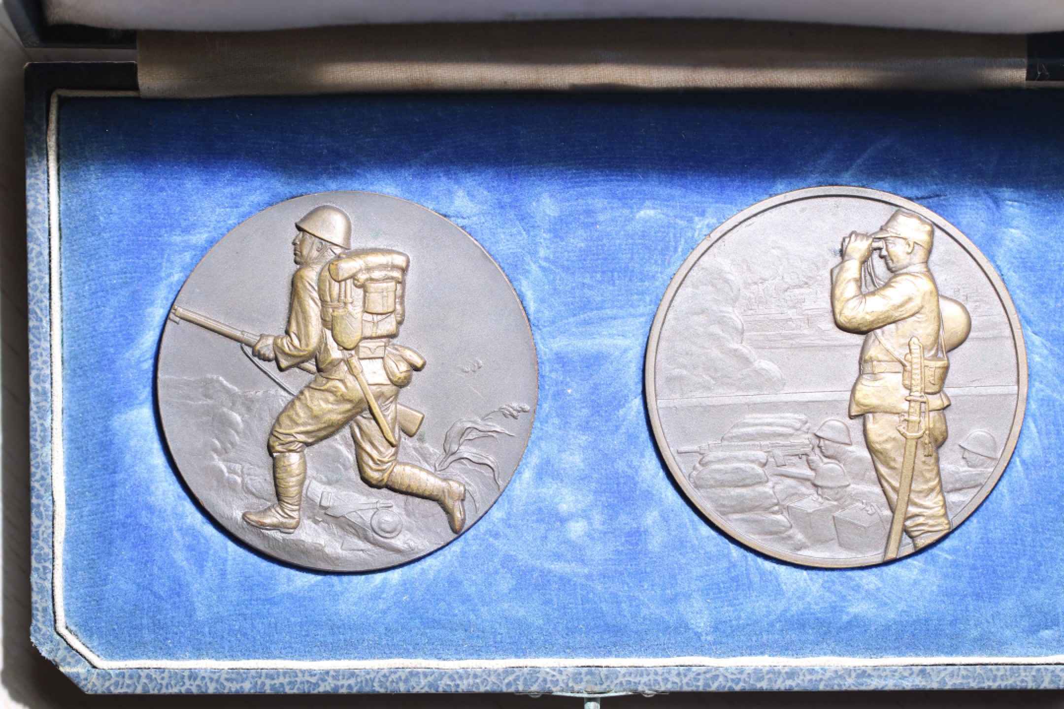 大猫徽章拍卖第202期  牢记历史 勿忘国耻 七七事变纪念铜牌原盒全品