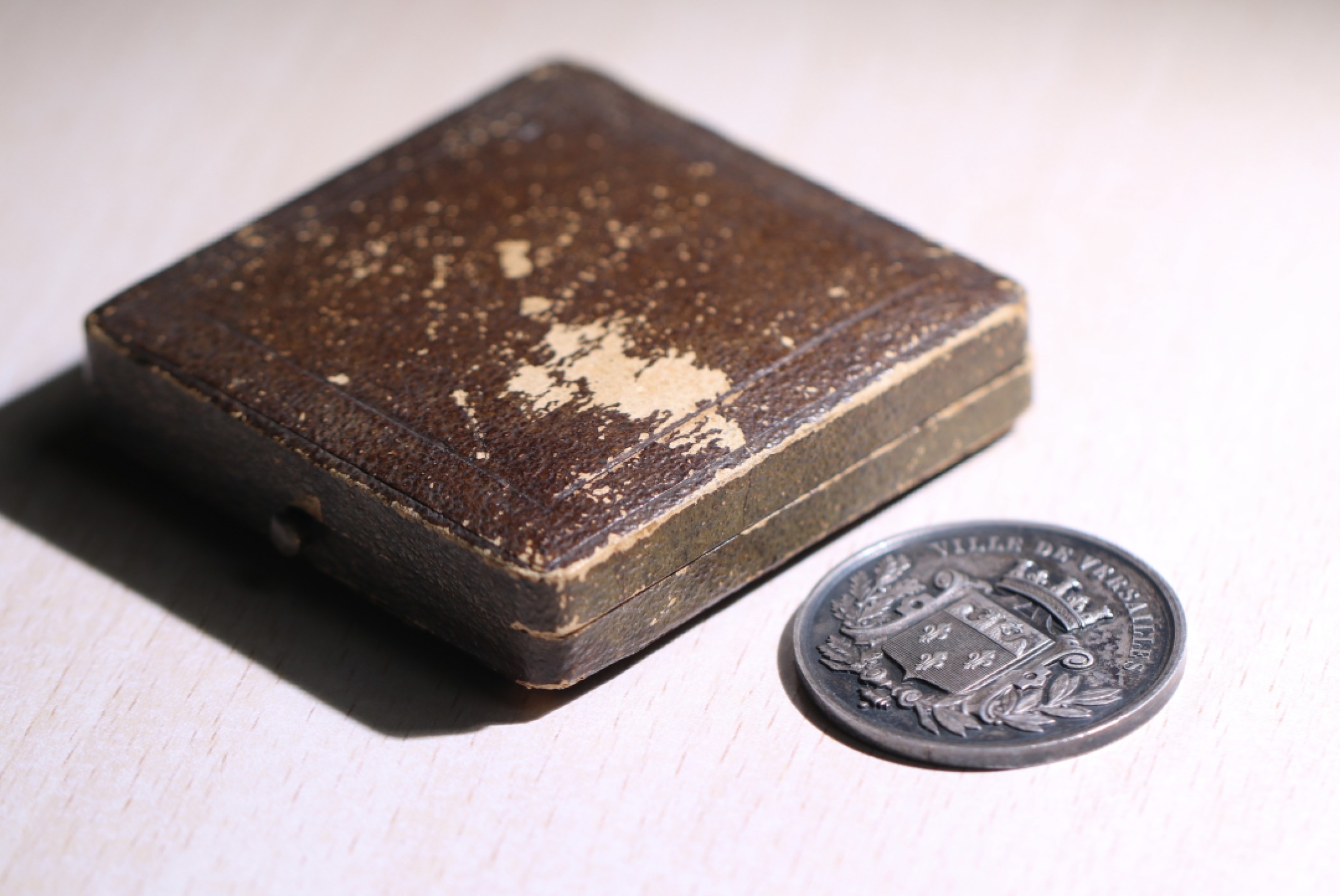 大猫徽章拍卖第202期  法国音乐学院银章 1885年原盒 