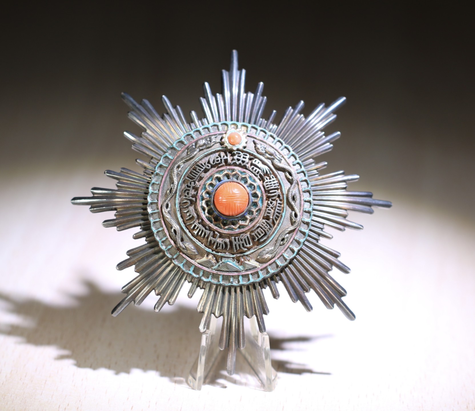 大猫徽章拍卖第202期  清代 御赐双龙宝星勋章 二等第三 正副章 （绶带盒子后配）