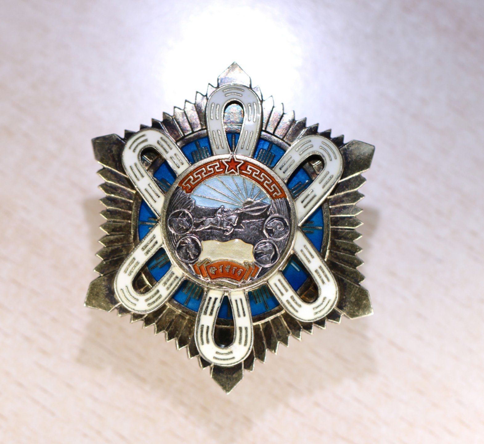 大猫徽章拍卖第202期  蒙古🇲🇳北极星勋章 老蒙文版 银质全品