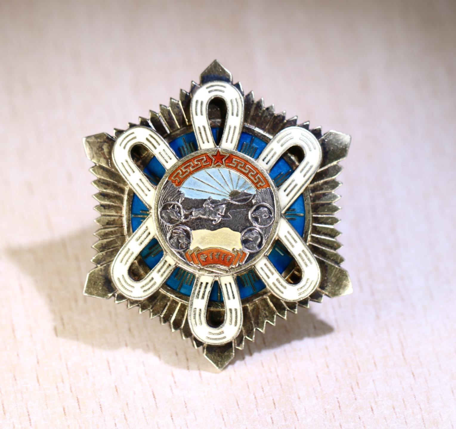 大猫徽章拍卖第202期  蒙古🇲🇳北极星勋章 老蒙文版 银质全品