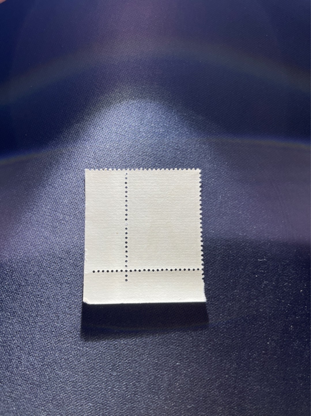 洪涛臻品 精选邮票限时拍卖第二十九期 特63青铜器8-1盖销  数字 直角边，版撕全品嘎嘎绝。  解放初的经典票，整版撕开，面艳胶白，票挺洁净，齿孔完美，收藏评级两相宜，且有高附加值边纸。老纪特的版票资源十分稀缺难寻，机会来临时必须抓住。
