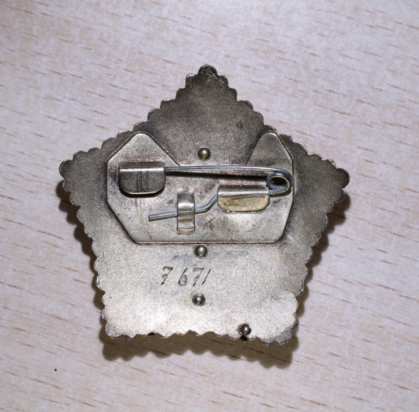 大猫徽章拍卖第202期  蒙古🇲🇳战功勋章 针版 银质全品