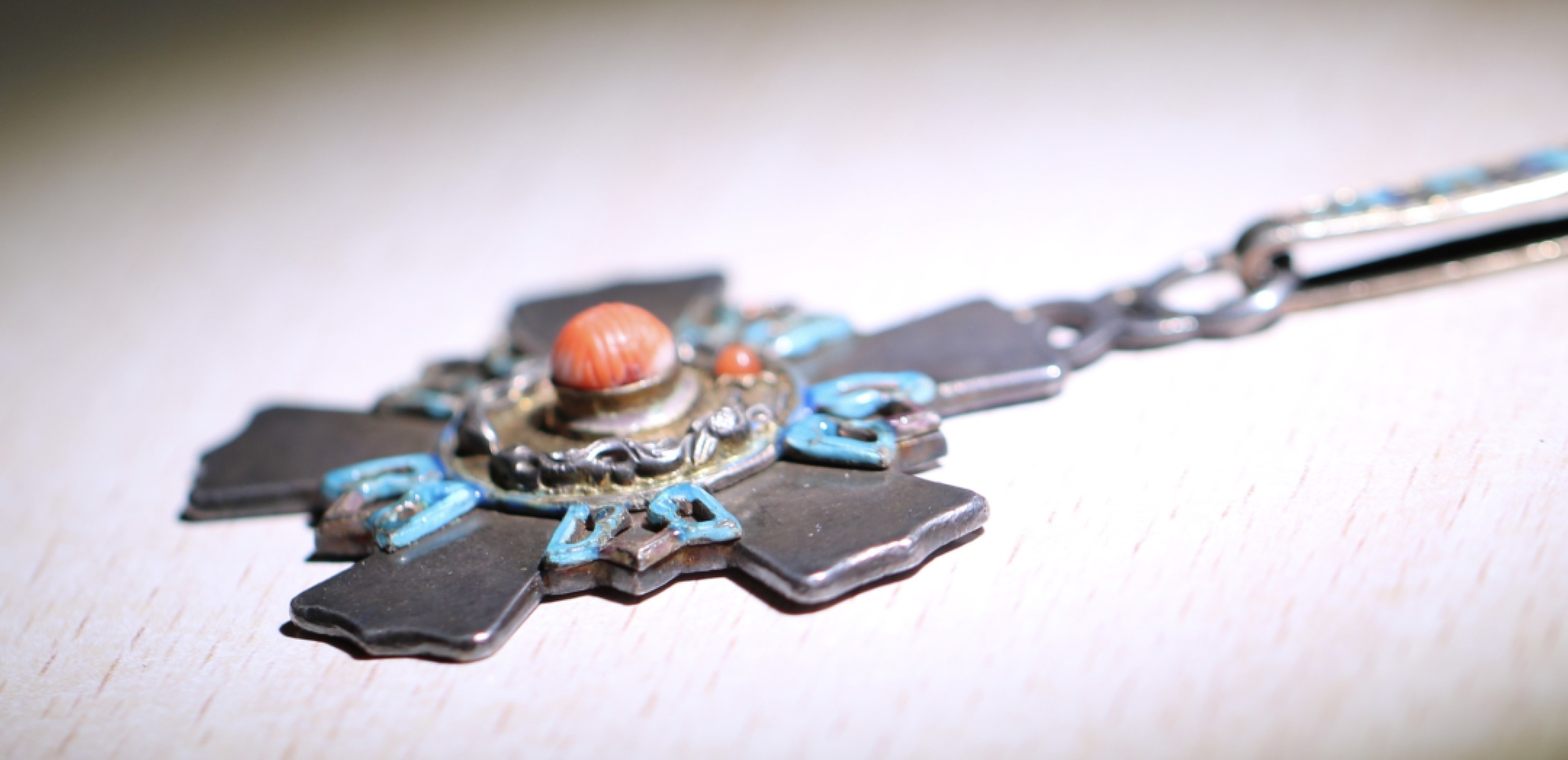 大猫徽章拍卖第202期  清代 御赐双龙宝星勋章 二等第三 正副章 （绶带盒子后配）