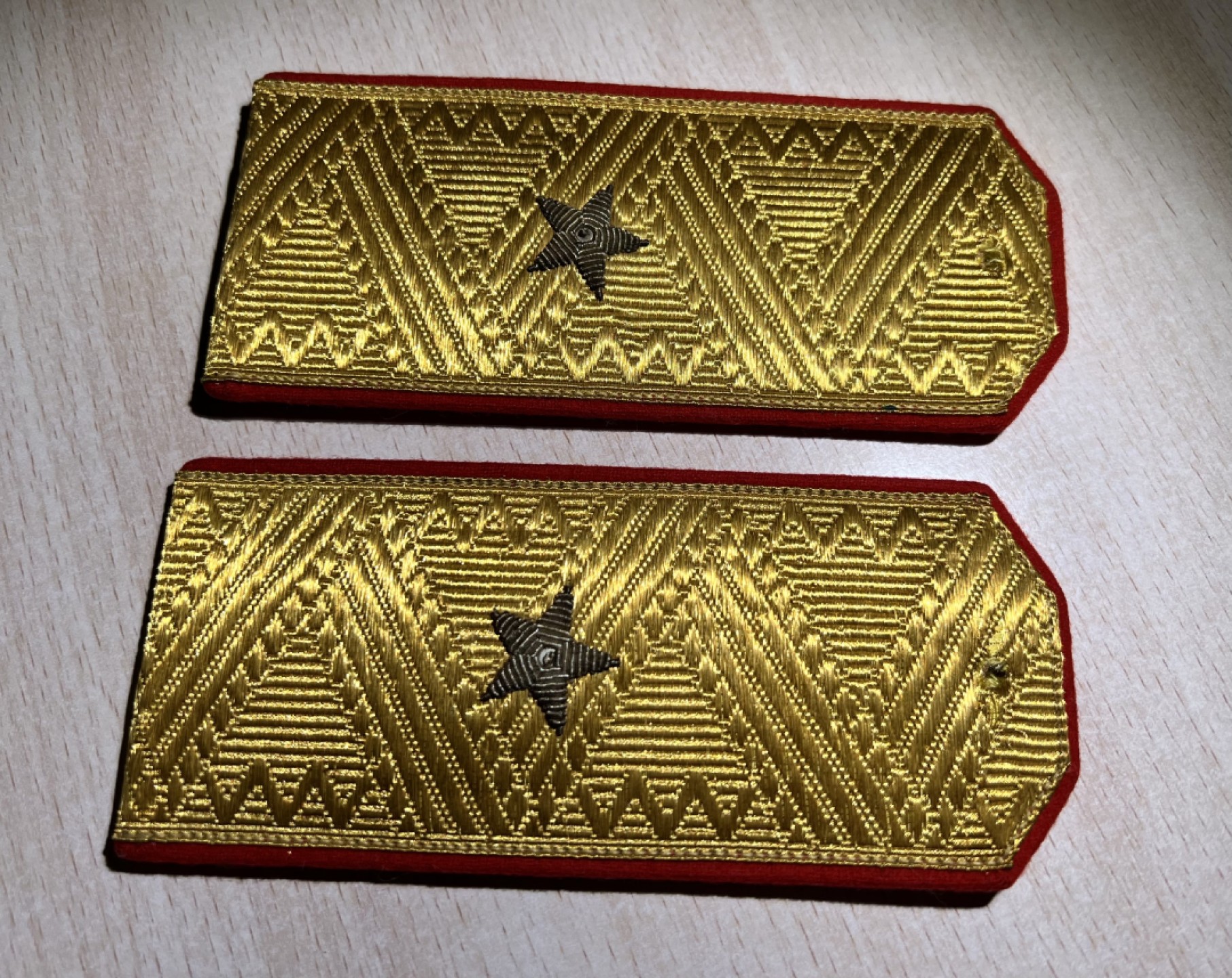 大猫徽章拍卖第202期  苏联肩章一副