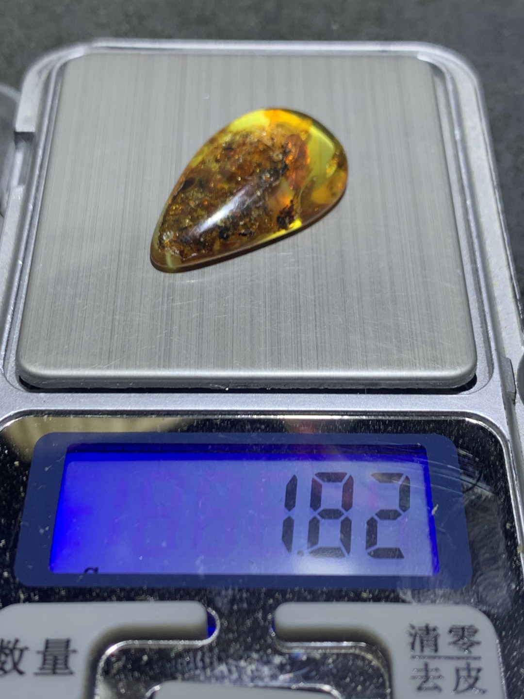 乌克兰花珀水滴形吊坠一个，