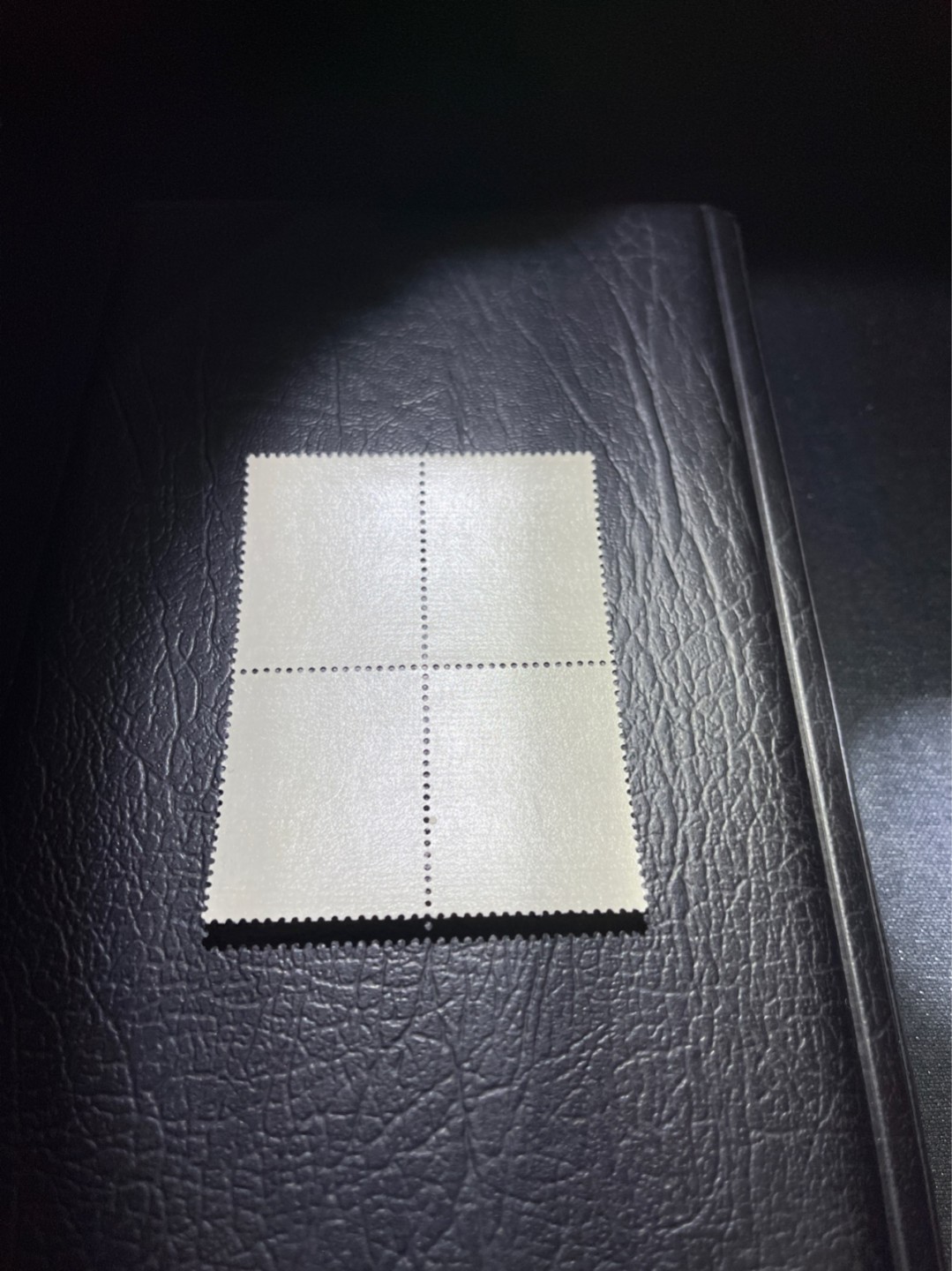 洪涛臻品 精选邮票限时拍卖第三十期 特63青铜器8-1盖销  4方连，中心戳，非常漂亮，版撕全品嘎嘎绝。  解放初的经典票，整版撕开，面艳胶白，票挺洁净，齿孔完美，收藏评级两相宜，且有高附加值边纸。老纪特的版票资源十分稀缺难寻，机会来临时必须抓住。