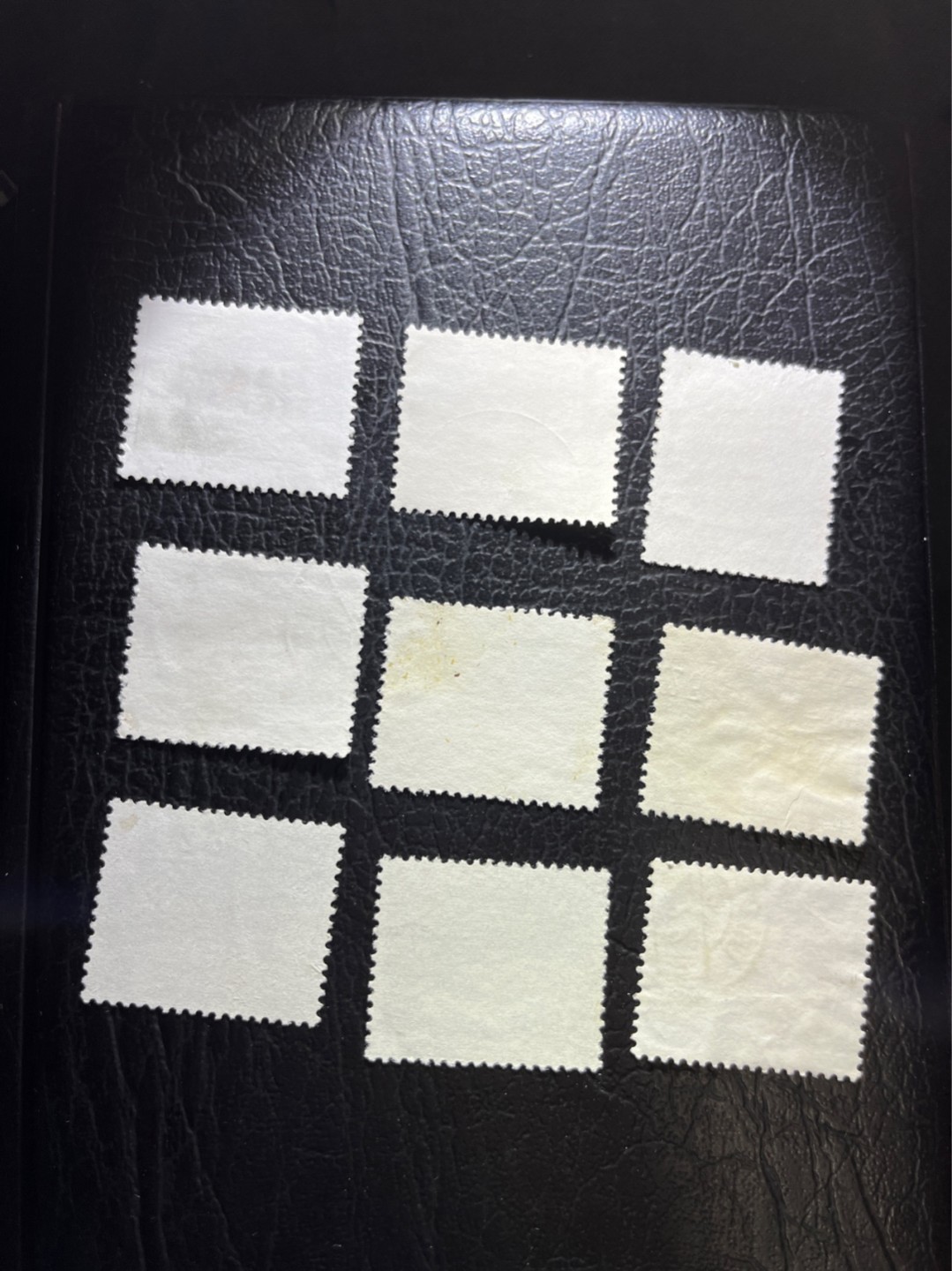 洪涛臻品 精选邮票限时拍卖第三十期 普14 革命圣地 信销一组9枚（缺2个便宜的；他人在售信销100元/套）。第一套大量投入使用的多色印刷的新中国普票，在普票的印刷史上，有里程碑的意义。高值是筋票，尤其是52分，43分，每枚旧票都要几十元。3分带背胶组外邮票，是新中国第一枚带背胶的普票。随手取票未细分，买家可以自行研究捡漏。