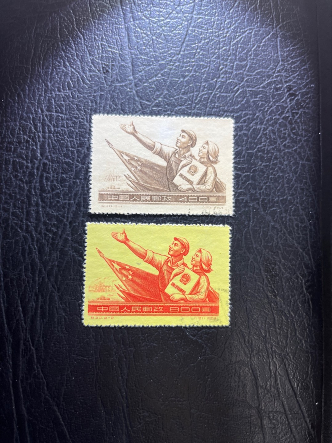 洪涛臻品 精选邮票限时拍卖第三十期 纪30宪法(高清图见图3)，很淡的右下顺戳，上上品。疏松纸张的大票幅，挑出这样面艳背白票挺的不太容易！