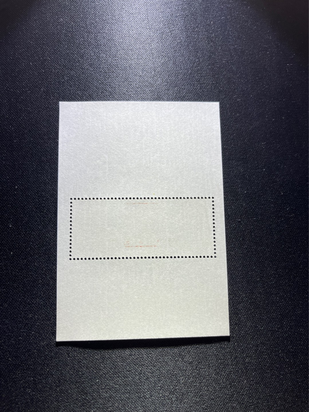 洪涛臻品 精选邮票限时拍卖第三十期 ✦大龙小型张1枚✦  拍品是1枚，拍品为实图，新拆盒中间抽了一枚品相无瑕疵的，朋友的大龙评级99分卖了1.2万，全程带硅胶手套拆，不碰金粉，票没有触痕，收藏或者搏高分的老板留意下！！全品可直接评级