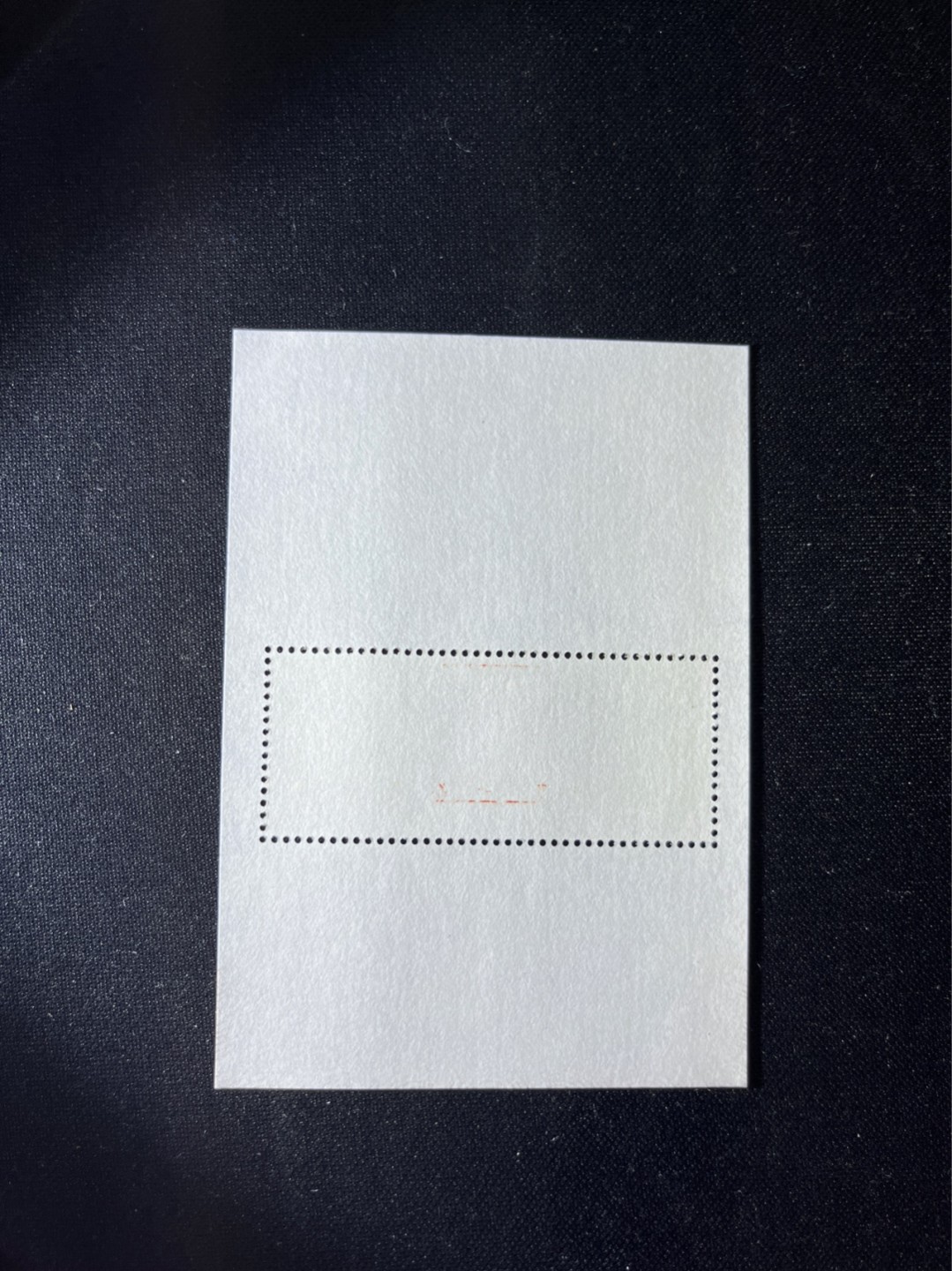 洪涛臻品 精选邮票限时拍卖第三十期 ✦大龙小型张1枚✦  拍品是1枚，拍品为实图，新拆盒中间抽了一枚品相无瑕疵的，朋友的大龙评级99分卖了1.2万，全程带硅胶手套拆，不碰金粉，票没有触痕，收藏或者搏高分的老板留意下！！全品可直接评级