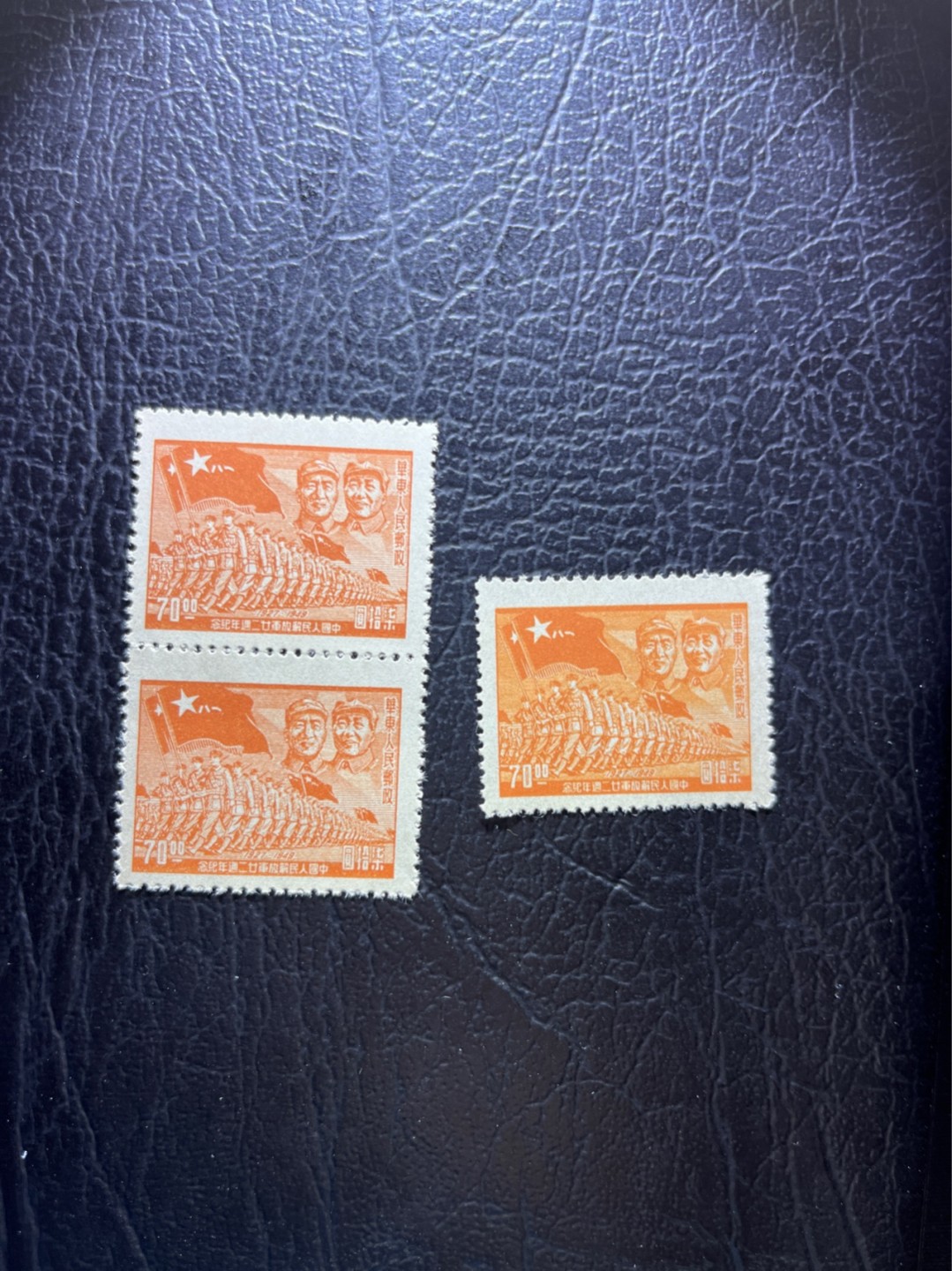 洪涛臻品 精选邮票限时拍卖第三十期 1949年发行的进军图邮票 70元面值，3枚一组，全品，进军图纸张薄，多数都有折痕，一版进军图撕的零七八碎也找不出十几二十张可以评级的全品。无折痕的全品必须收藏一组，注意捡漏，全品可评级
