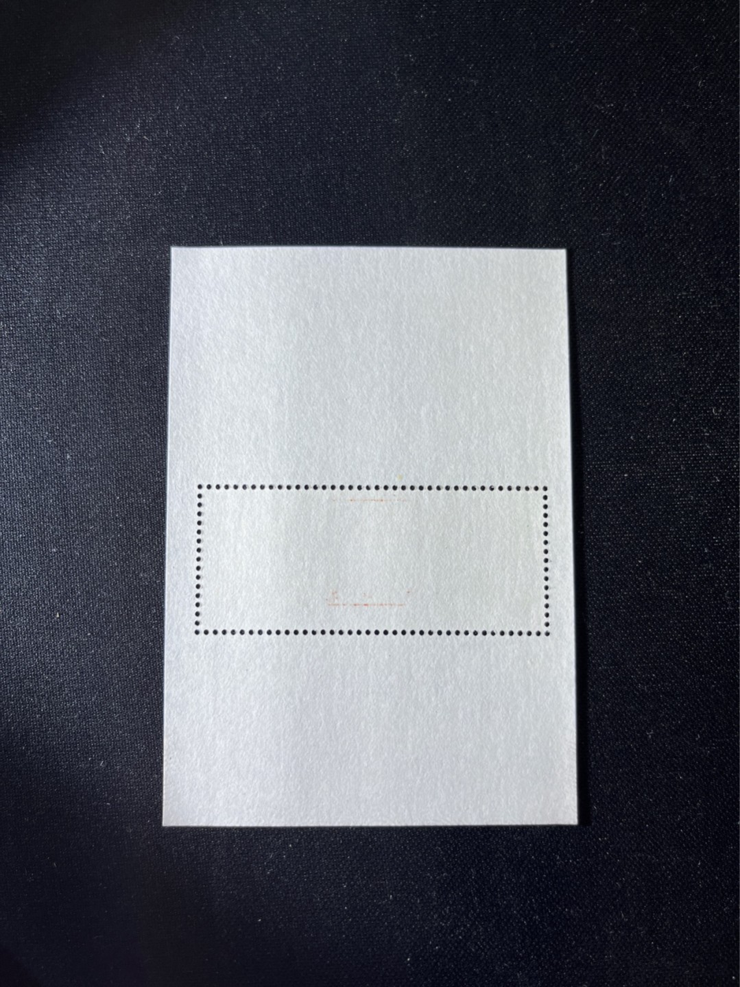 洪涛臻品 精选邮票限时拍卖第三十期 ✦大龙小型张1枚✦  拍品是1枚，拍品为实图，新拆盒中间抽了一枚品相无瑕疵的，朋友的大龙评级99分卖了1.2万，全程带硅胶手套拆，不碰金粉，票没有触痕，收藏或者搏高分的老板留意下！！全品可直接评级