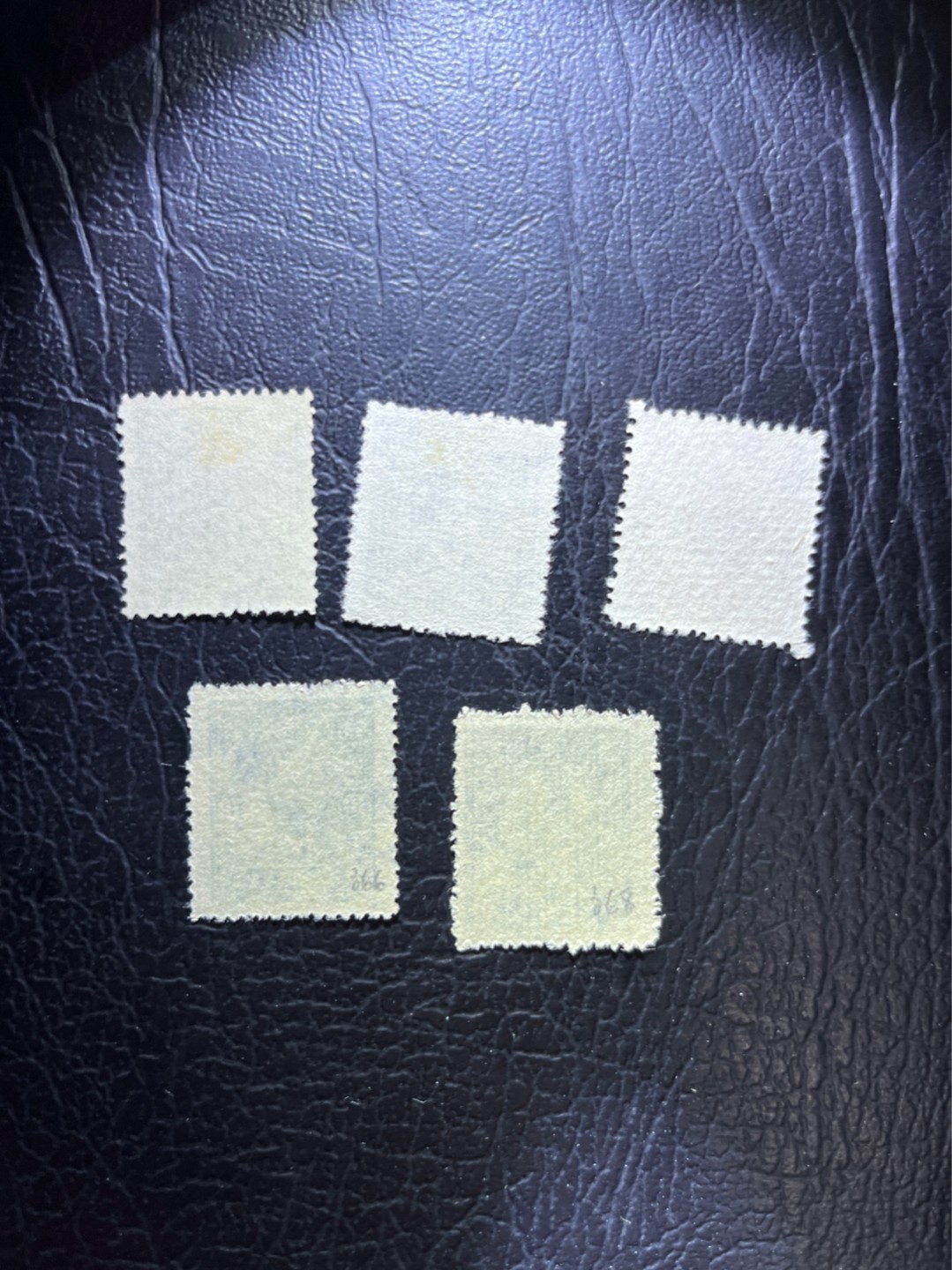 洪涛臻品 精选邮票限时拍卖第三十一期 重庆大东版及中信版孙中山邮票一组。历史背景：太平洋战争爆发后，香港沦陷，邮票印刷工作迁移到重庆。因为战争，赣州大东书局江西印刷分厂迁到了重庆，改成大东书局重庆印刷厂。1944年开始承印与中信版相似的邮票(后两枚是中信版，参见第130号拍品)。  今天是九一八，铭记国耻，致敬英烈！       