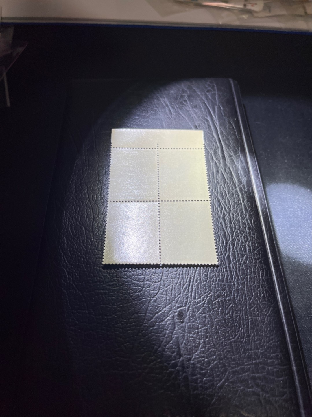 洪涛臻品 精选邮票限时拍卖第三十一期 特46唐三彩 8-2盖销 四方连一组，边纸色线，中心戳漂亮，版撕全品嘎嘎绝。解放初的经典票，整版撕开，面艳胶白，票挺洁净，齿孔完美，收藏评级两相宜。老纪特的版票资源十分稀缺难寻，机会来临时必须抓住。