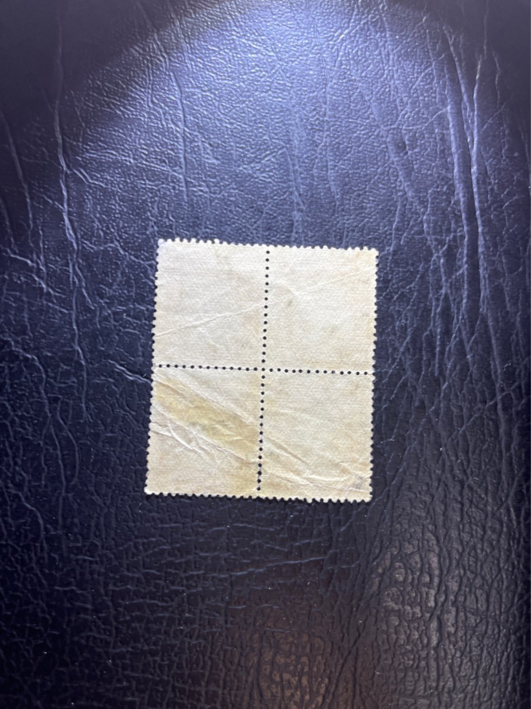 洪涛臻品 精选邮票限时拍卖第三十一期 伦敦双圈孙中山邮票，1元高值方联/好戳。民国票联票热度很高。历史背景：1931年，因帆船已使用十多年，中华邮政印制新的普通邮票，由伦敦德纳罗公司印制，邮票运到上海后发现了将内圈误印为双圈，于是封存起来，改版重印延期发行。
