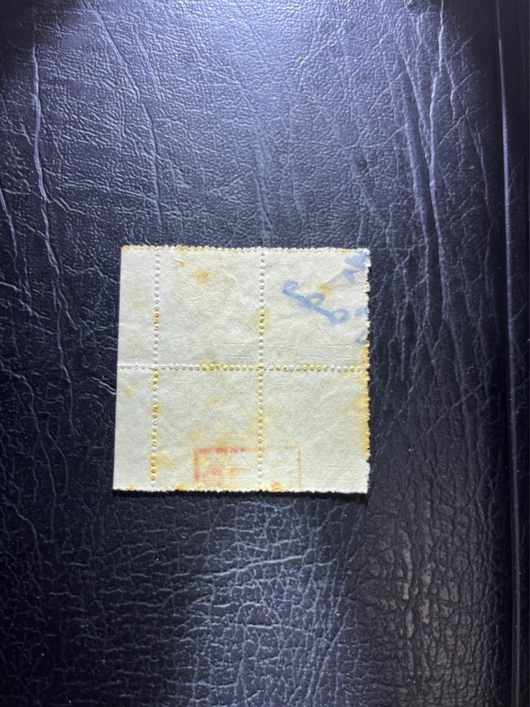 洪涛臻品 精选邮票限时拍卖第三十一期 上海大东三版孙中山邮票100万元面值方联带厂铭。民国票联票热度很高。历史背景：由于通货膨胀，货币贬值，此时日常交易金额都以万计，前面印的邮票最高面值50万元，仍不够用，于是这枚天文数字面值的邮票，华丽丽诞生了，并穿越了74年时空与你相约~~