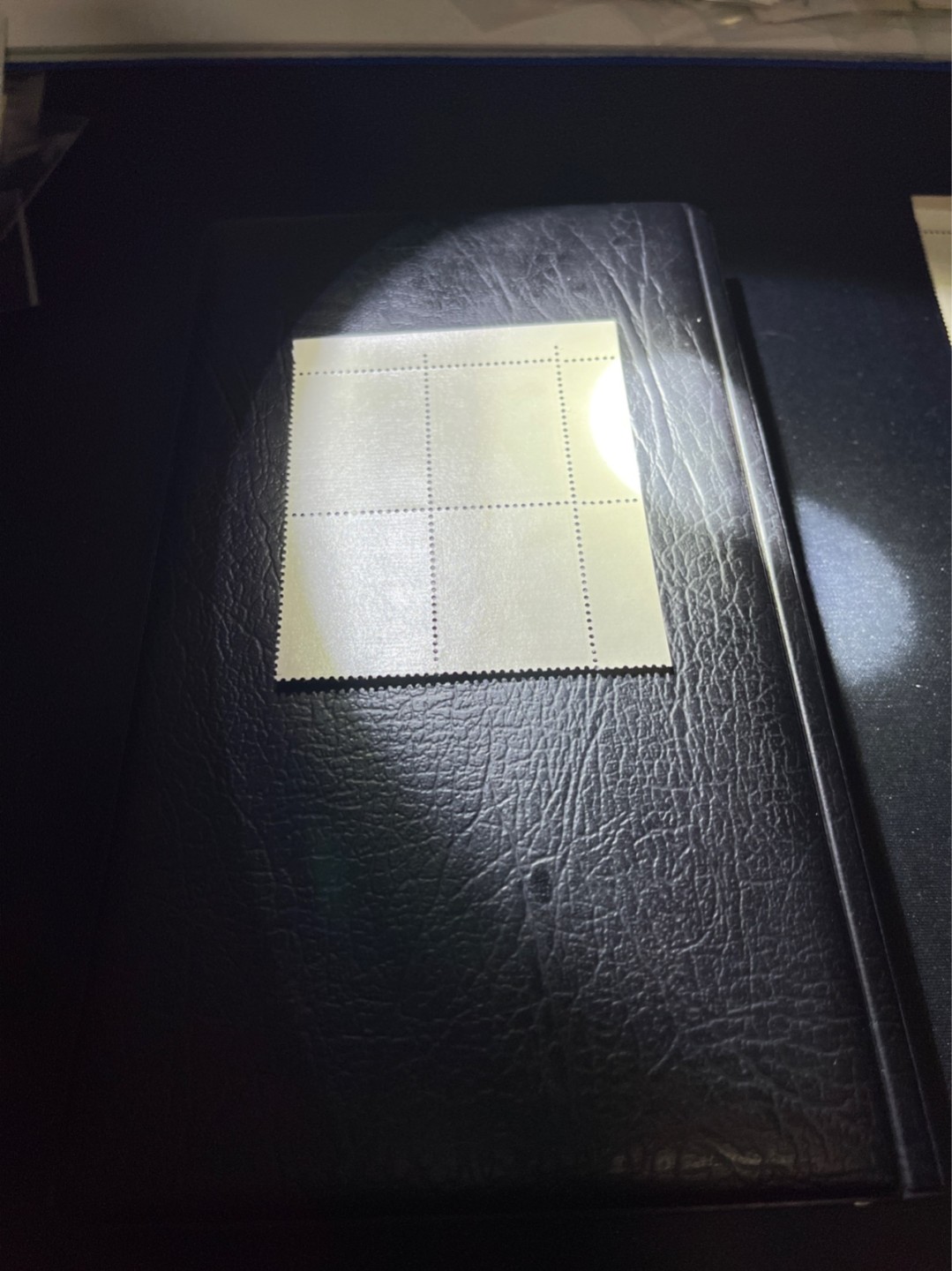 洪涛臻品 精选邮票限时拍卖第三十一期 特63青铜器8-1盖销  左上直角边 4方连一组，版撕全品嘎嘎绝，中心戳很漂亮，  解放初的经典票，整版撕开，面艳胶白，票挺洁净，齿孔完美，收藏评级两相宜，且有高附加值边纸。老纪特的版票资源十分稀缺难寻，机会来临时必须抓住。