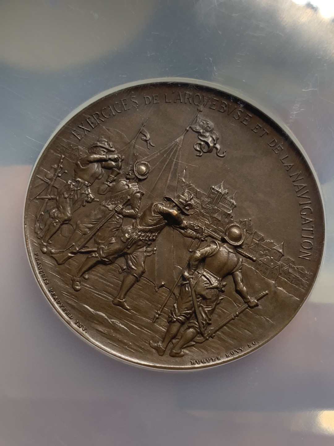 《竞宝斋》第95场-本周日，周一，周四，3场连拍（全场不限金额包邮） NGC MS64BN 1895年瑞士射击铜章 大盒子  铜章发行量230枚  直径47mm 该枚顶级分数 巧克力包浆 正面射击场景及章背面同时带有城市景观元素