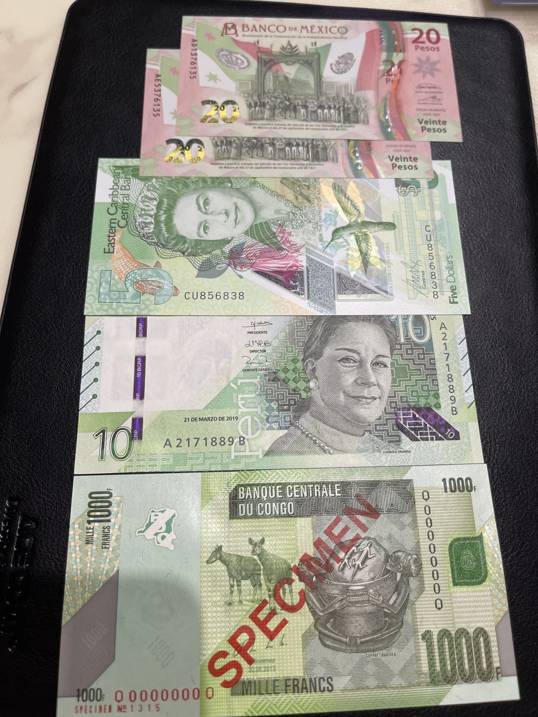 《外钞收藏家》第二百零三期 墨西哥、东加、秘鲁三张加刚果样钞4张 全新UNC