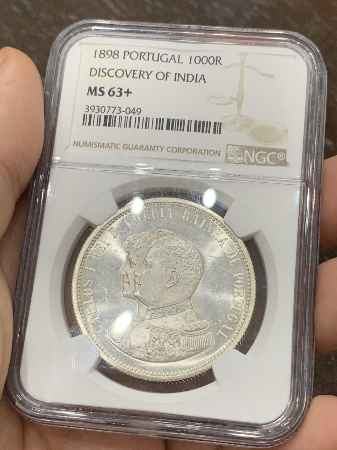 《竞宝斋》第95场-本周日，周一，周四，3场连拍（全场不限金额包邮） NGC-MS63+ 葡萄牙1898年 发现印度纪念 双人头 1000R大银币 曝光好品
